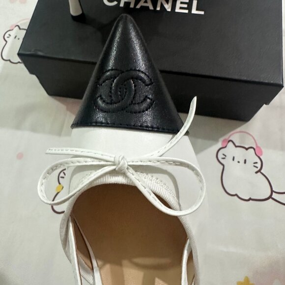 CHANEL Mary Jane Women's Black And White High Heels - Picture 4 of 6